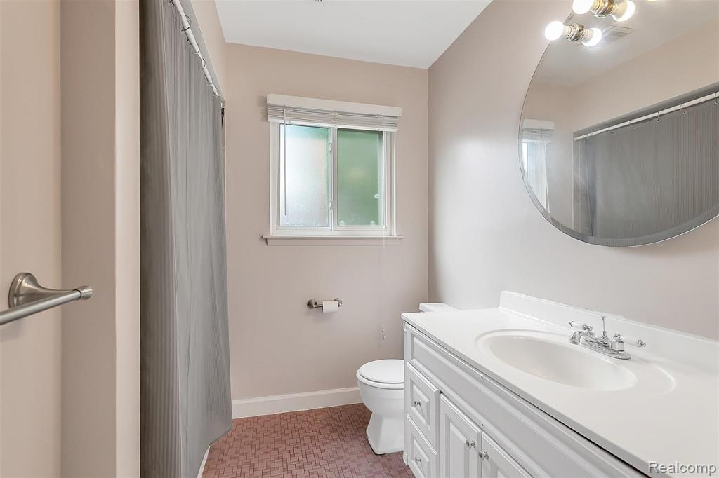 12062 Racine Road Warren, MI 48093 - Photo 28 of 46