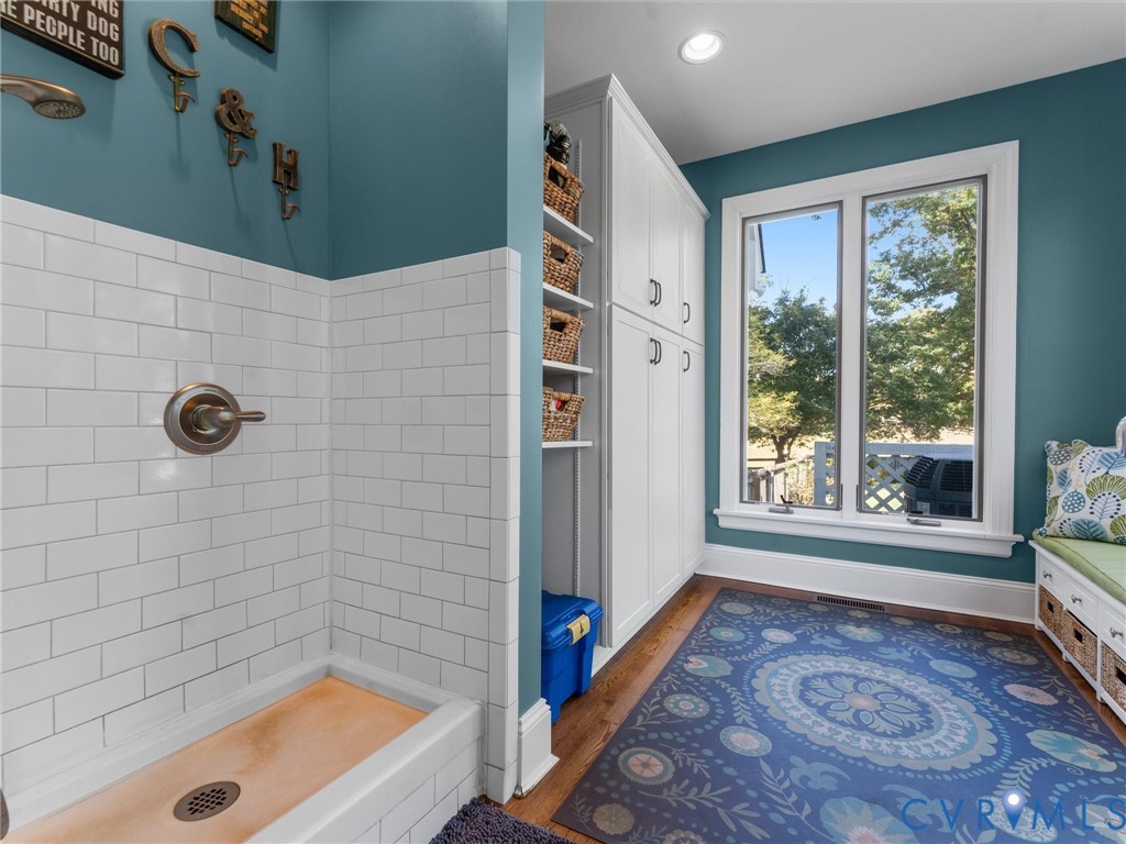 2575 Maidens Road Maidens, VA 23102 - Photo 36 of 50 a bathroom with a tub and a window