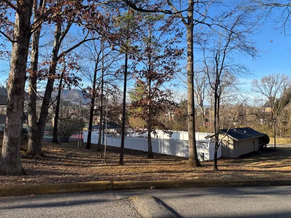 a view of entryway in front of house