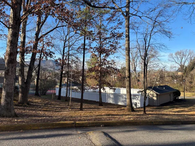 a view of entryway in front of house