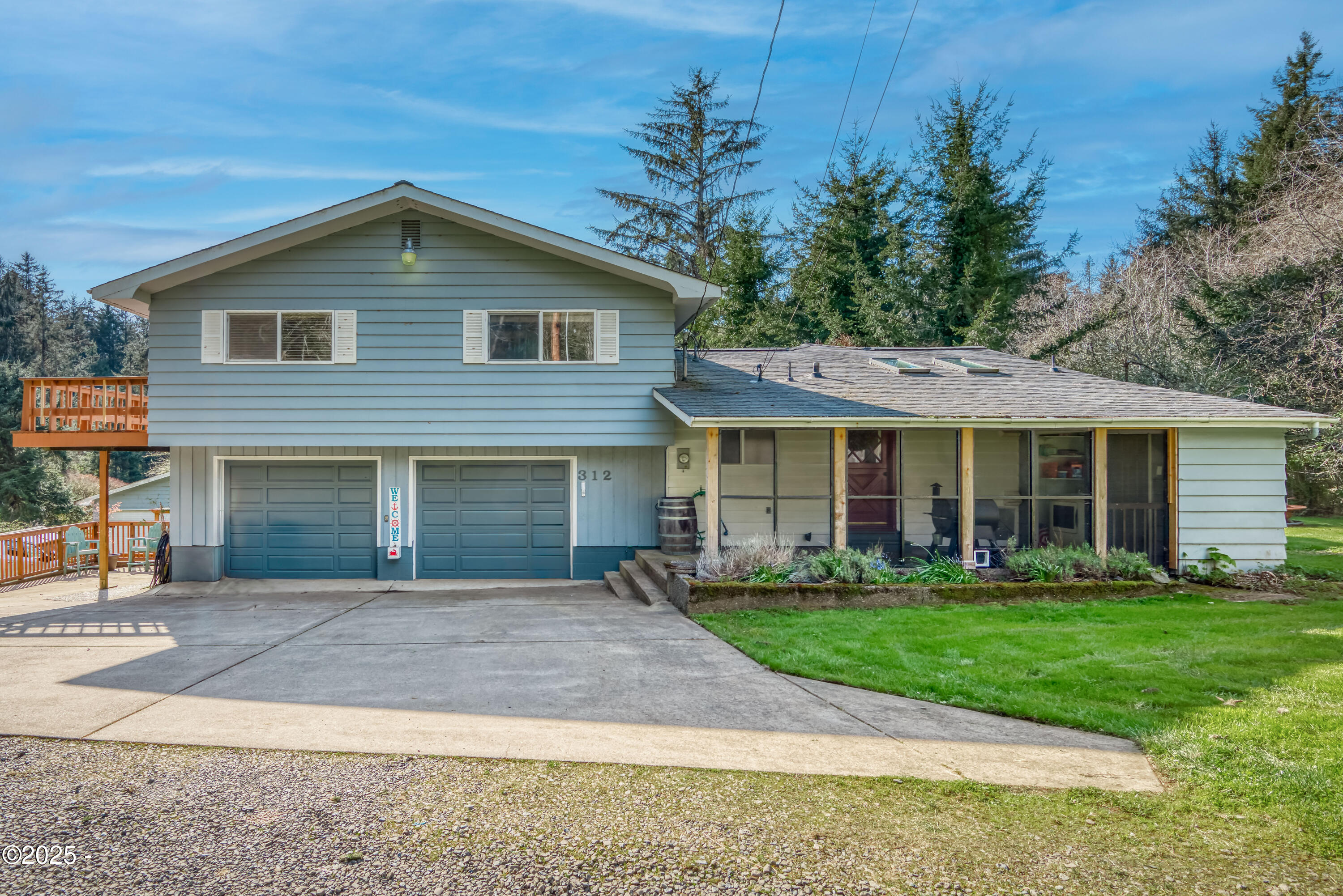 312 Southeast Davis Road Newport, OR 97365 - Photo 3 of 30 Front of home