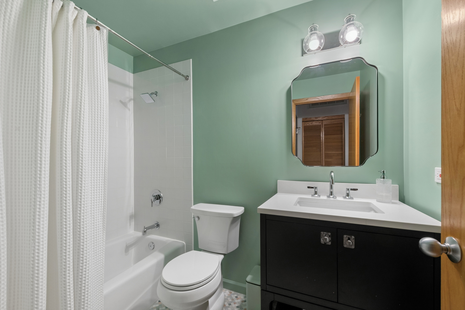 920 West Sheridan Road, Unit 308 Chicago, IL 60613 - Photo 18 of 20