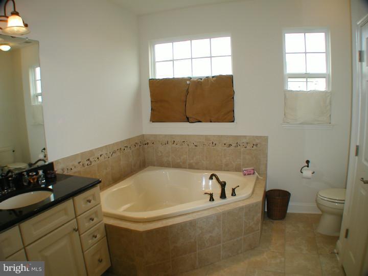 12 Hylton Road Woolwich Township, NJ 08085 - Photo 13 of 25 Bathroom