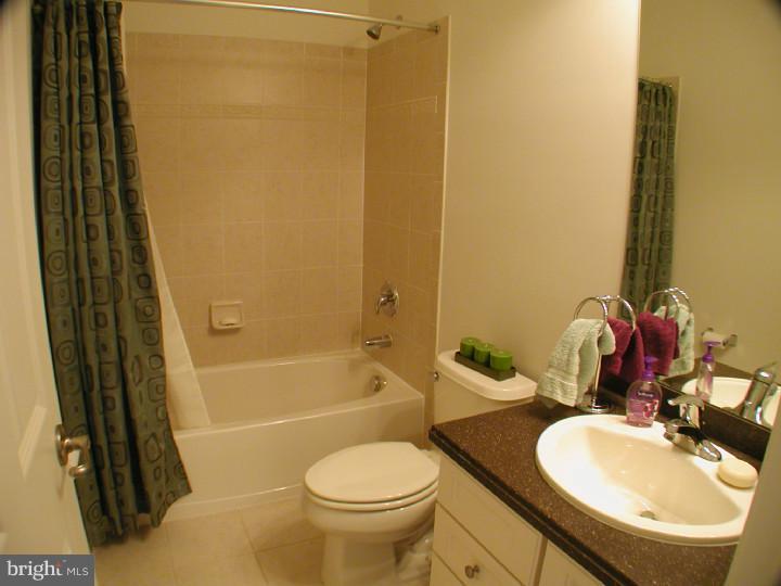 12 Hylton Road Woolwich Township, NJ 08085 - Photo 18 of 25 Bathroom