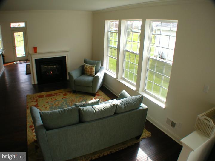 12 Hylton Road Woolwich Township, NJ 08085 - Photo 5 of 25 Living Room