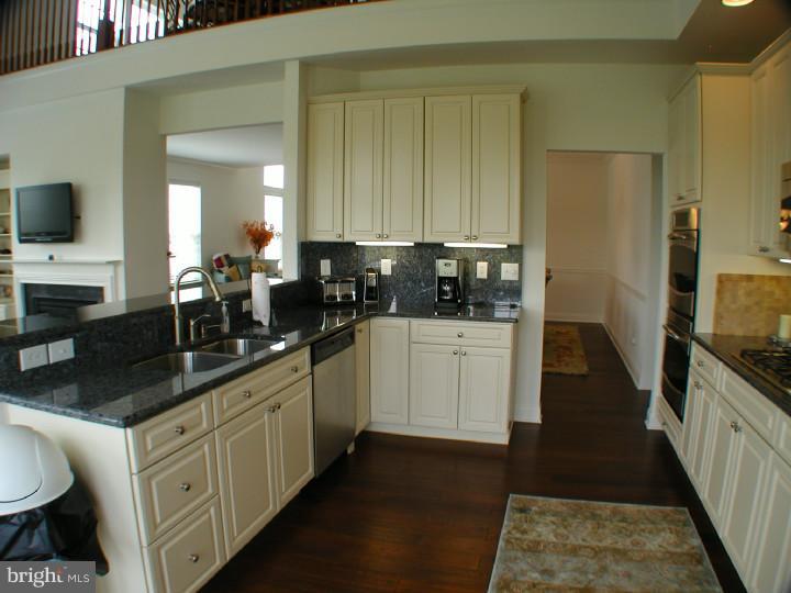 12 Hylton Road Woolwich Township, NJ 08085 - Photo 9 of 25 Kitchen
