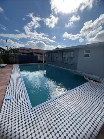 $1,500 | 1999 Northwest 2nd Street, Unit 2, Miami, FL 33125