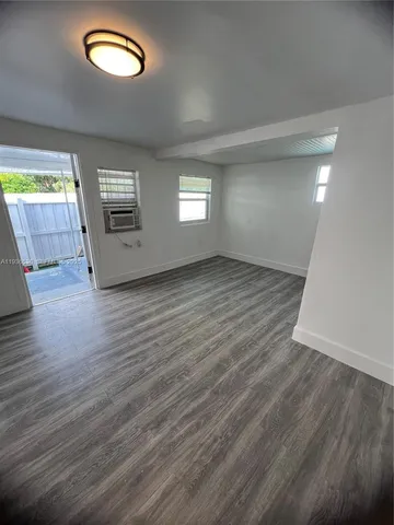 $1,500 | 1999 Northwest 2nd Street, Unit 2, Miami, FL 33125