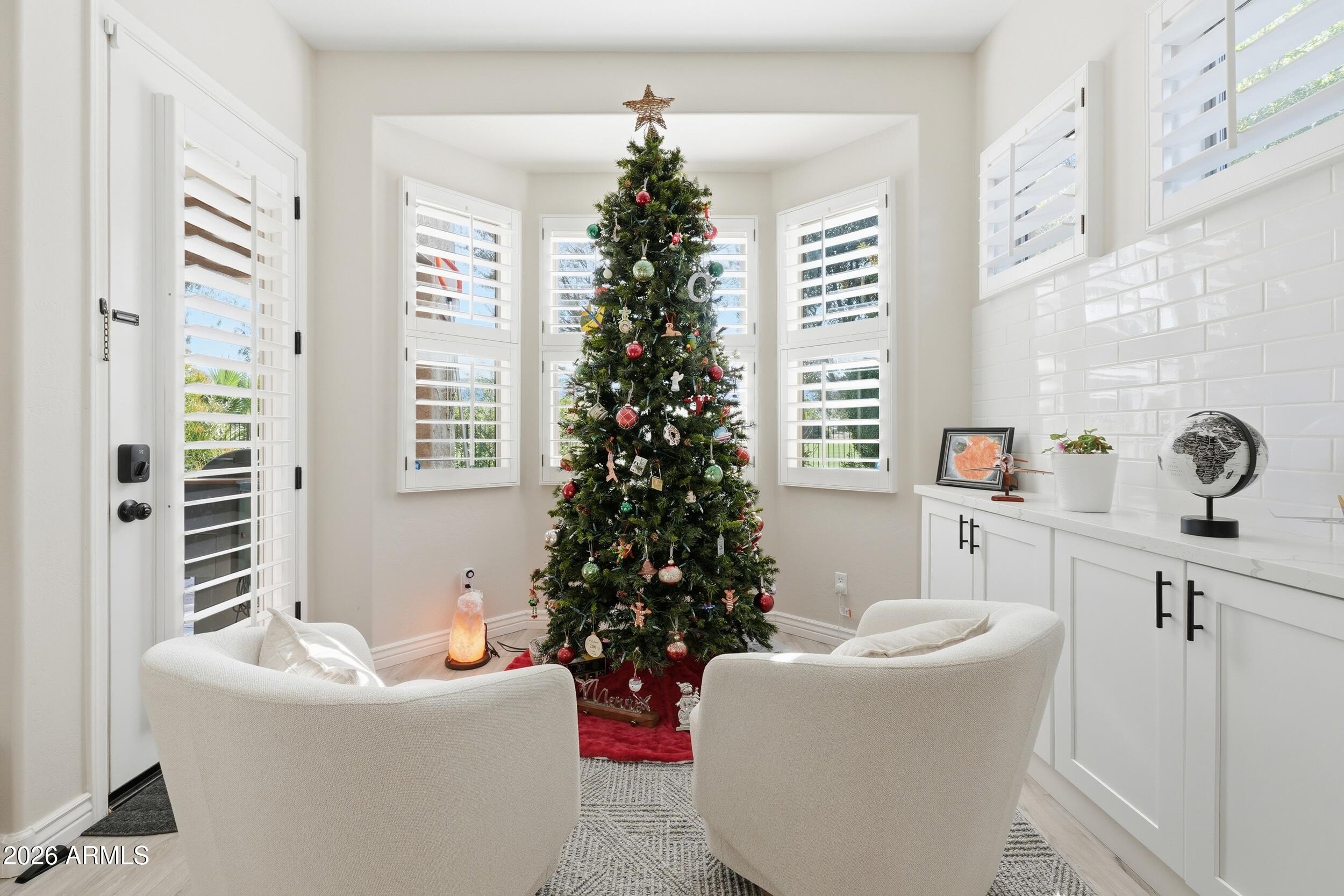 2633 East Fremont Road Phoenix, AZ 85042 - Photo 11 of 43 a living room with furniture and a window