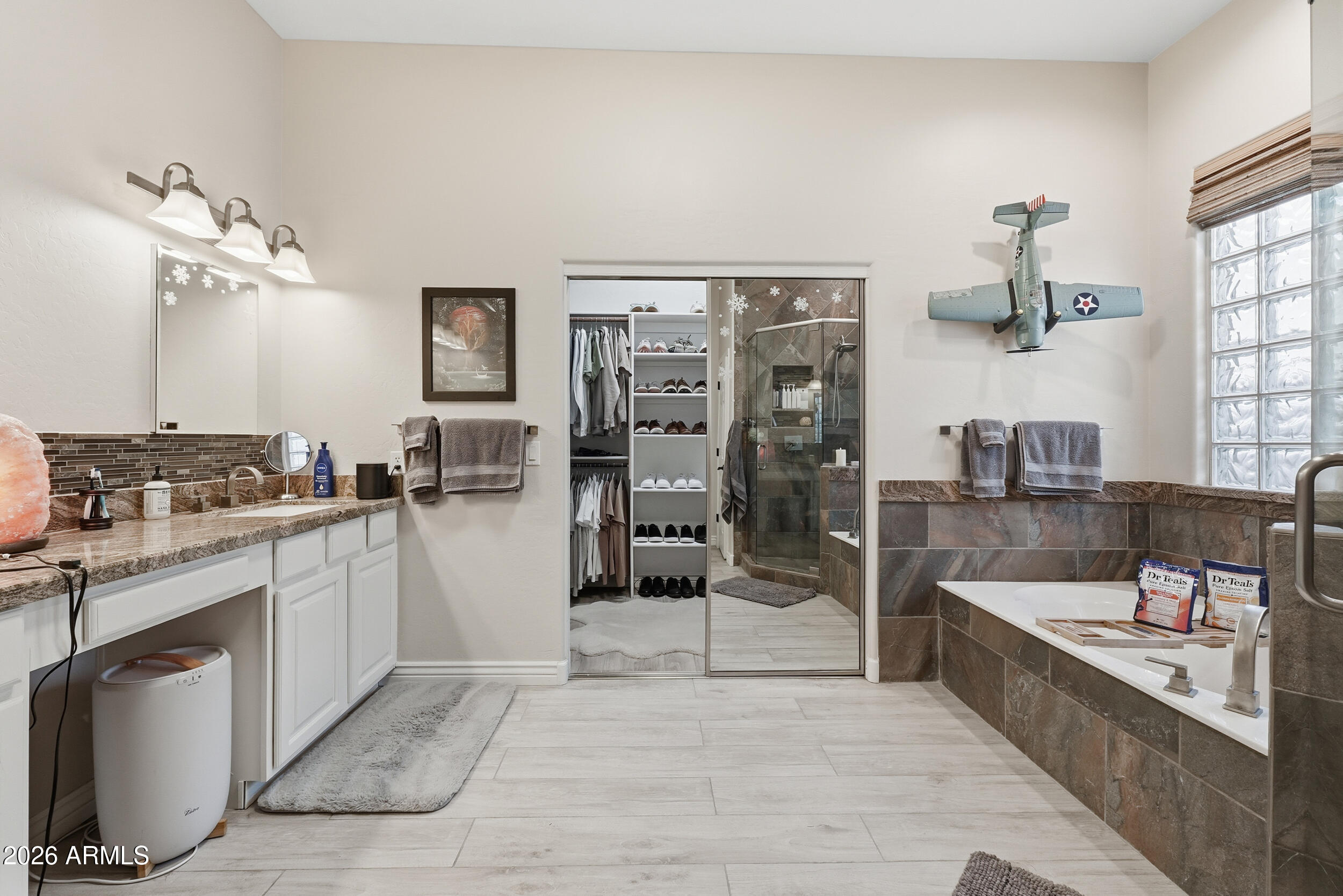 2633 East Fremont Road Phoenix, AZ 85042 - Photo 24 of 43 a large white kitchen with a large window