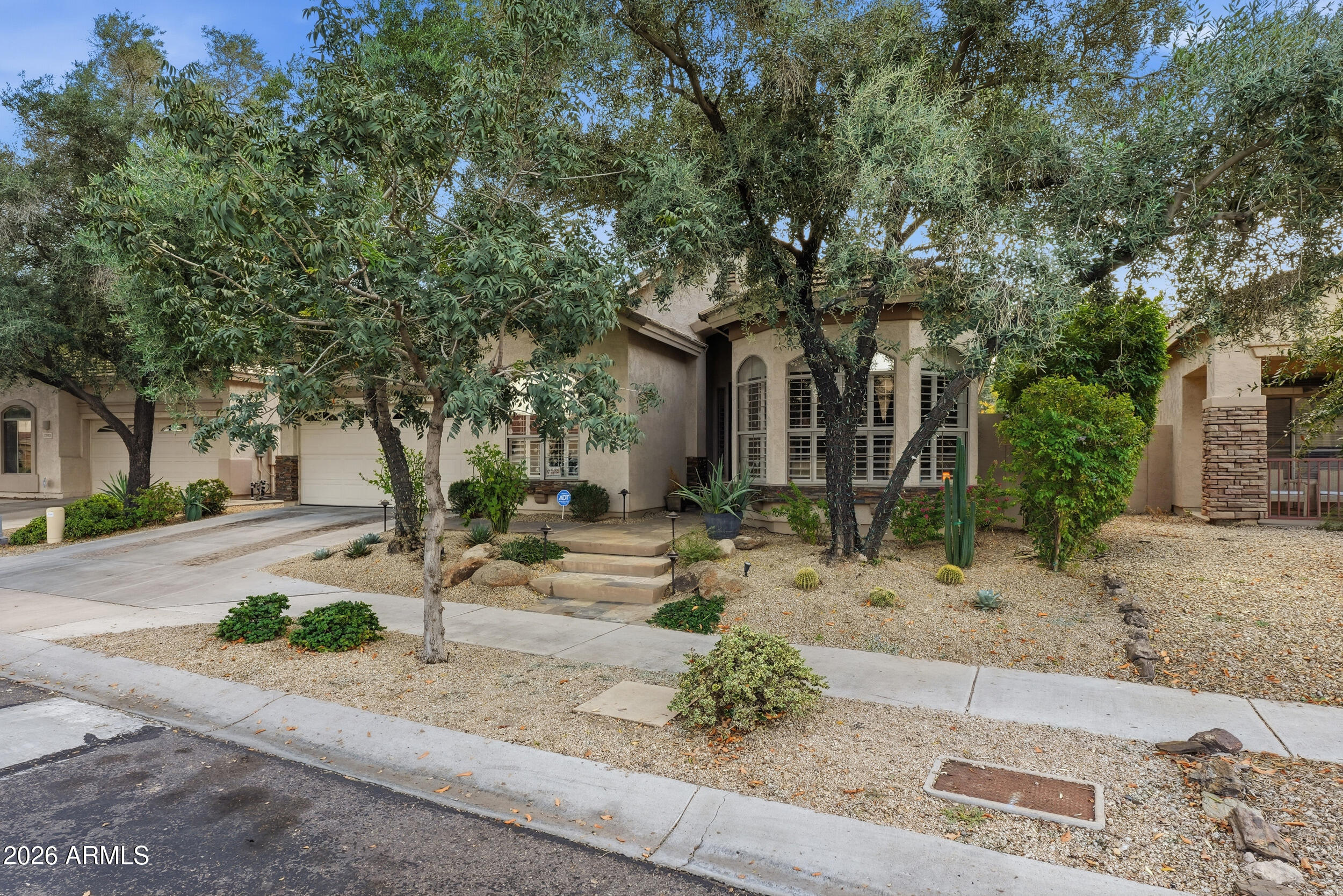 2633 East Fremont Road Phoenix, AZ 85042 - Photo 4 of 43 a front view of a house with a tree