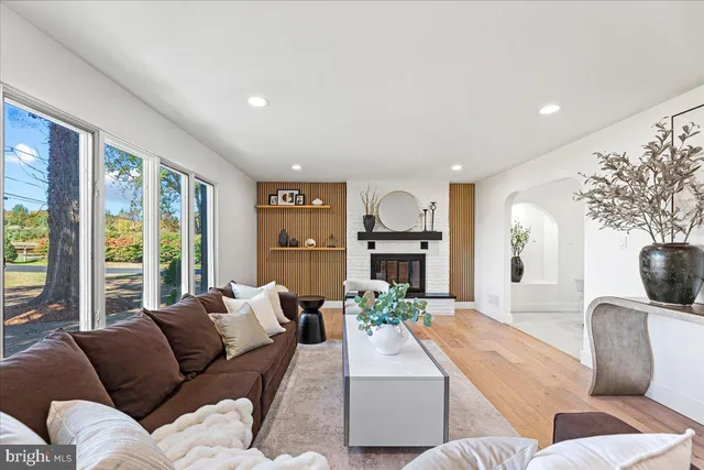 $899,999 | 309 Gordon Road, Robbinsville, NJ 08691