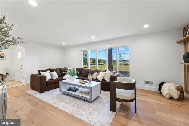 $899,999 | 309 Gordon Road, Robbinsville, NJ 08691