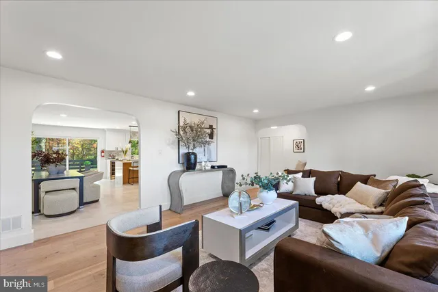 $899,999 | 309 Gordon Road, Robbinsville, NJ 08691