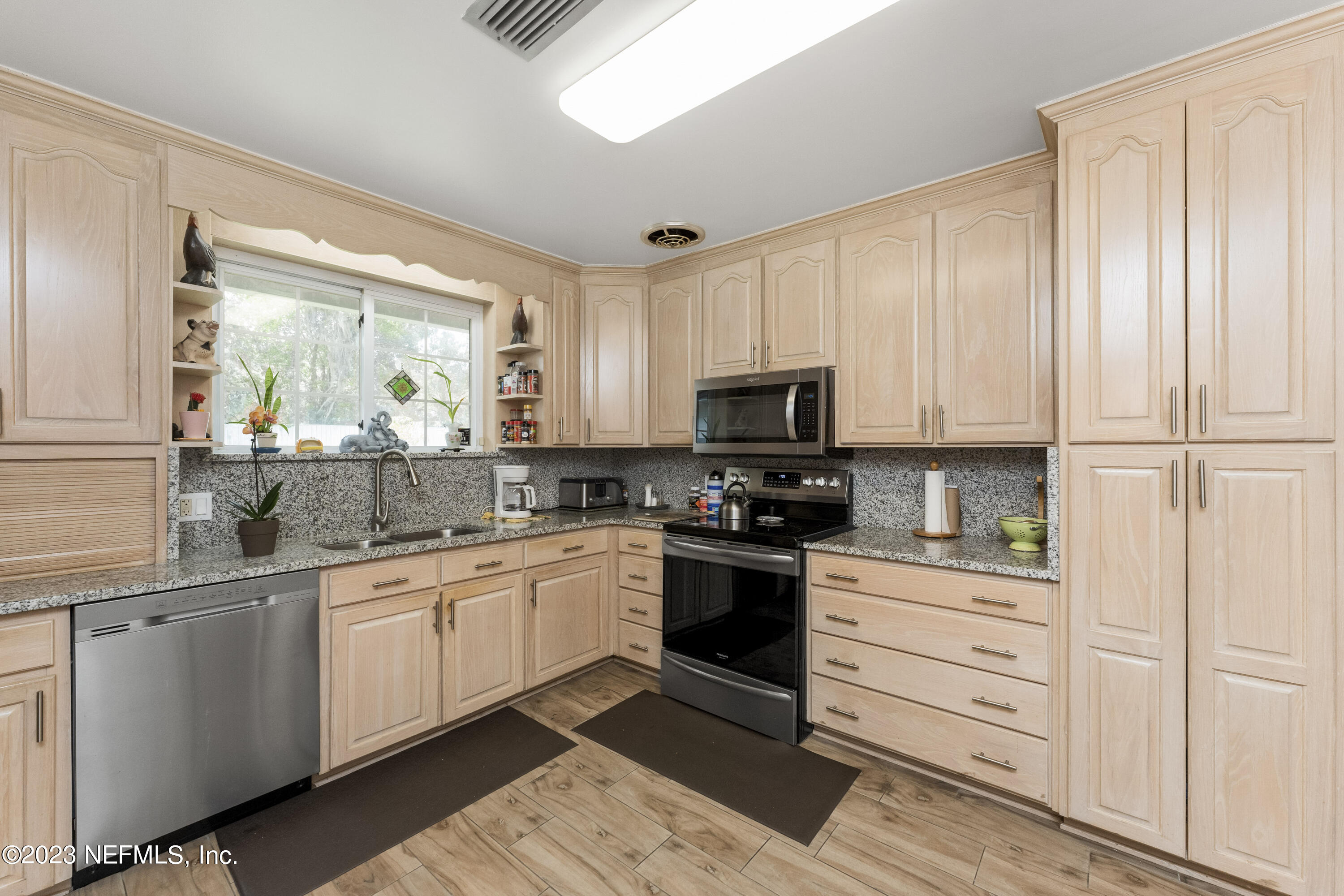 6204 Smallwood Road Jacksonville, FL 32216 - Photo 8 of 27 Granite countertops