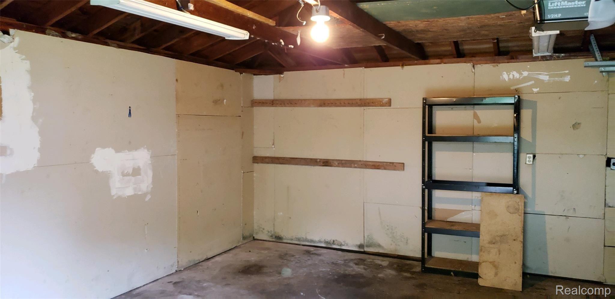 19963 Rensellor Street Livonia, MI 48152 - Photo 18 of 20 IMG_1477.JPG