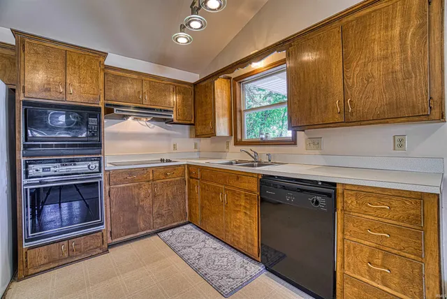 $395,000 | 1 Yorkshire Drive, Newburgh, IN 47630