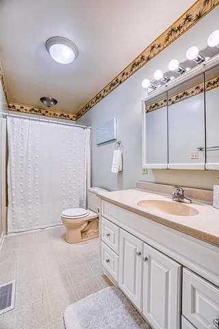 $395,000 | 1 Yorkshire Drive, Newburgh, IN 47630