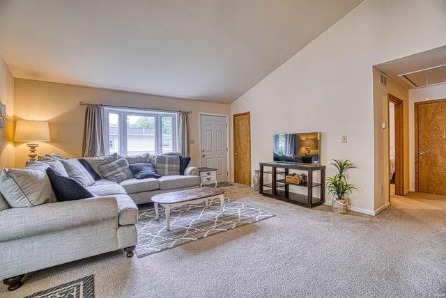 $395,000 | 1 Yorkshire Drive, Newburgh, IN 47630