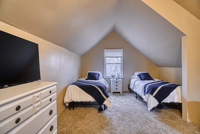 $395,000 | 1 Yorkshire Drive, Newburgh, IN 47630