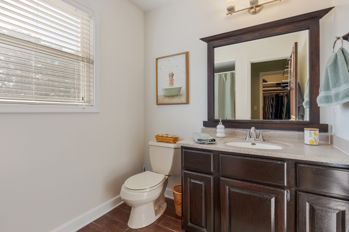 2225 Forest Ridge Road St. Charles, IL 60174 - Photo 14 of 24 a bathroom with a toilet sink and mirror