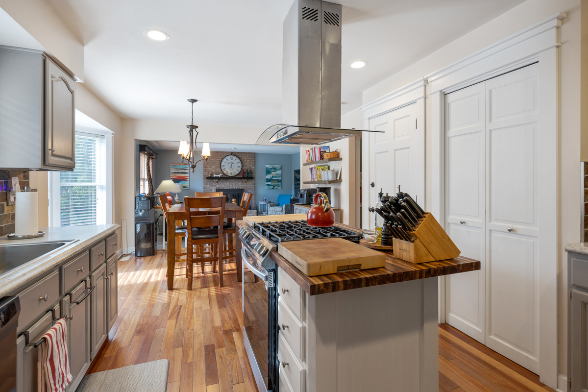 2225 Forest Ridge Road St. Charles, IL 60174 - Photo 8 of 24 a kitchen with stainless steel appliances granite countertop sink stove top oven and cabinets
