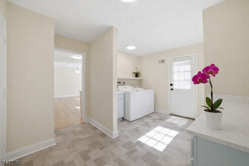 50 Pinewood Crescent Berkeley Heights, NJ 07922 - Photo 22 of 41