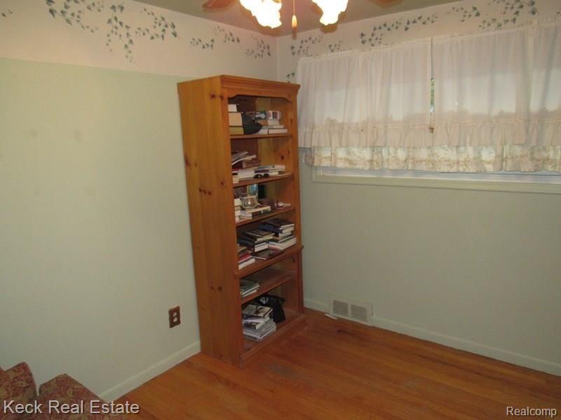 8055 Pardee (9).JPG