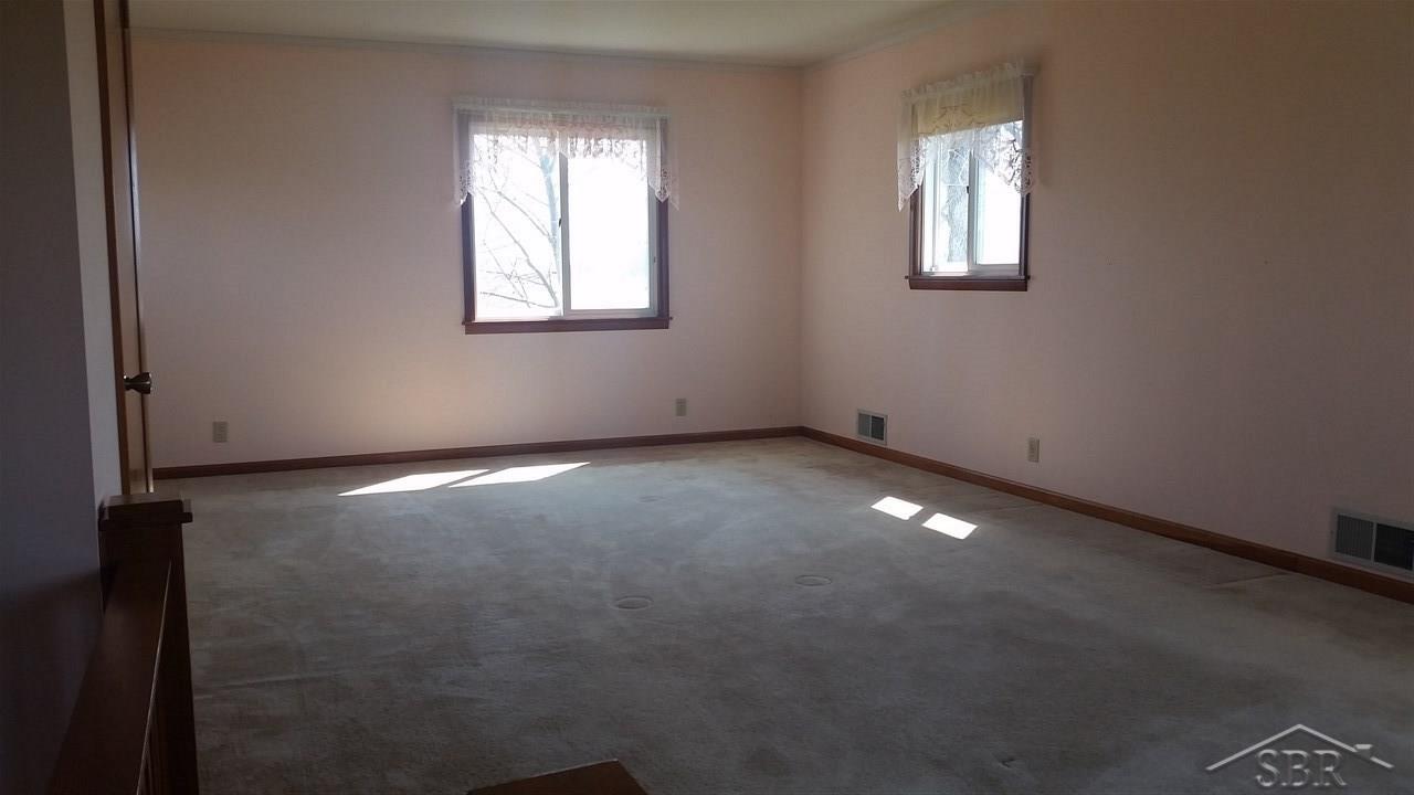 5587 Allan Road Owosso, MI 48867 - Photo 8 of 9 31240235-7.JPG