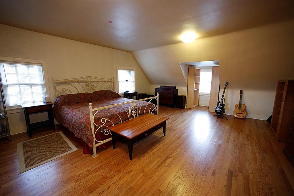 5416 Darlington Road Pittsburgh, PA 15217 - Photo 22 of 25 HUGE Third Floor Bedroom