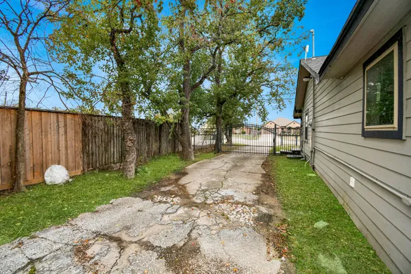 a view of a backyard with tree