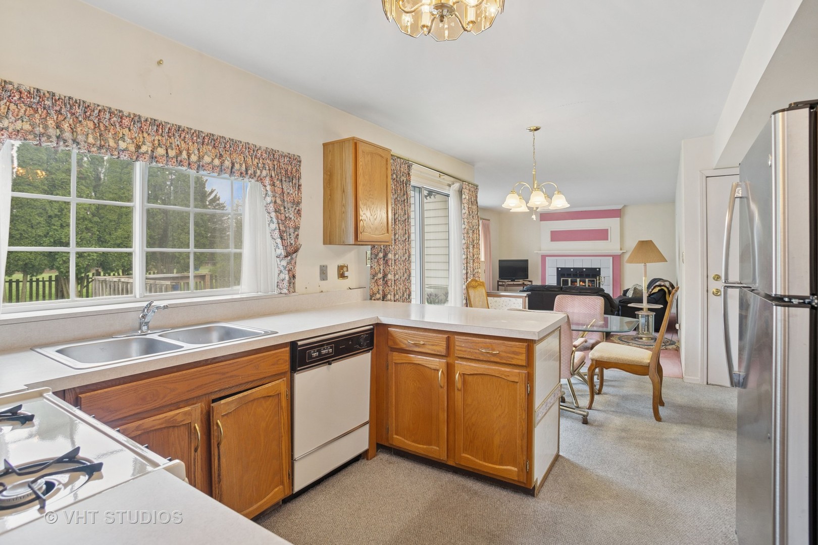 695 West Paddock Drive Wheeling, IL 60090 - Photo 4 of 18 a kitchen that has a sink a stove and chairs