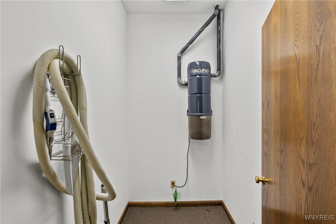 2099 River Road Wheatfield, NY 14304 - Photo 13 of 22