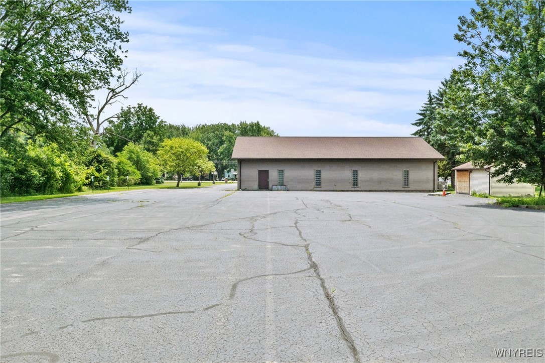 2099 River Road Wheatfield, NY 14304 - Photo 15 of 22