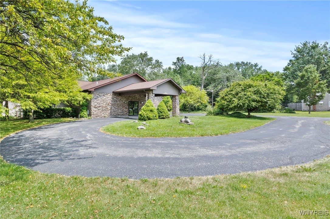 2099 River Road Wheatfield, NY 14304 - Photo 2 of 22