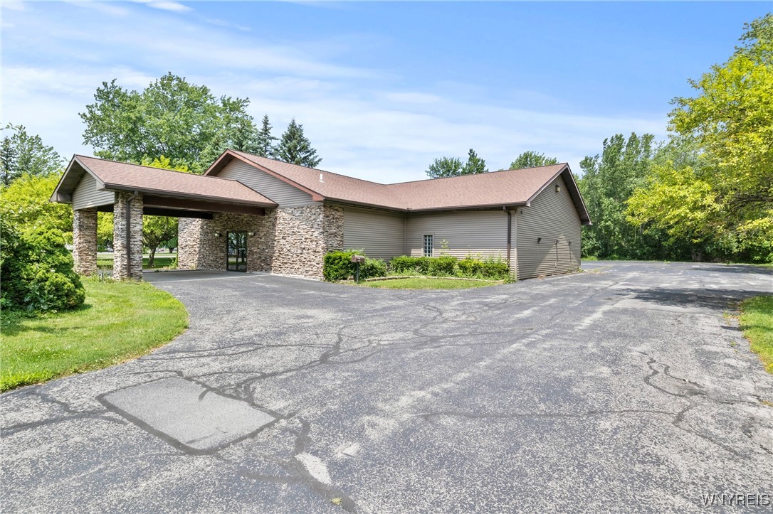 2099 River Road Wheatfield, NY 14304 - Photo 3 of 22