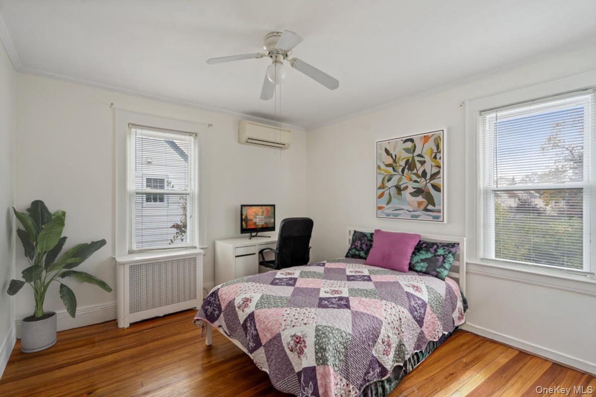 80 Munro Boulevard Valley Stream, NY 11581 - Photo 12 of 28 a bedroom with a large bed and a window