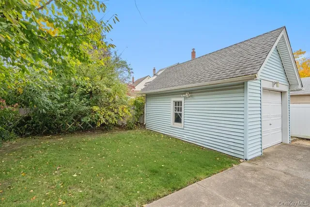 $735,000 | 80 Munro Boulevard, Valley Stream, NY 11581