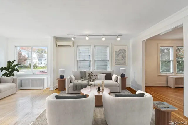 $735,000 | 80 Munro Boulevard, Valley Stream, NY 11581