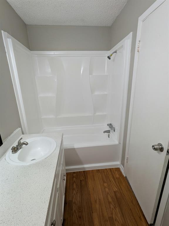 514 East Belt Line Road, Unit B13 DeSoto, TX 75115 - Photo 20 of 28 a bathroom with a bathtub and a sink