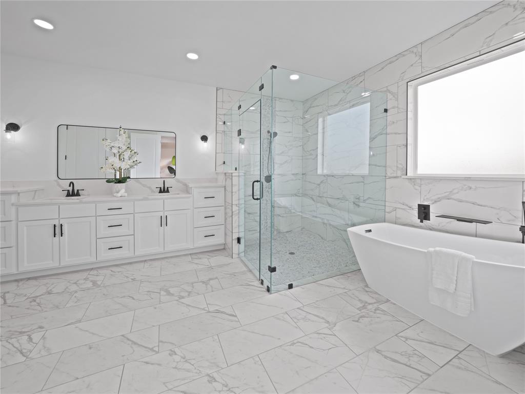 145 Cartwright Park Road Weatherford, TX 76087 - Photo 13 of 27 a bathroom with a granite countertop sink a toilet and bathtub