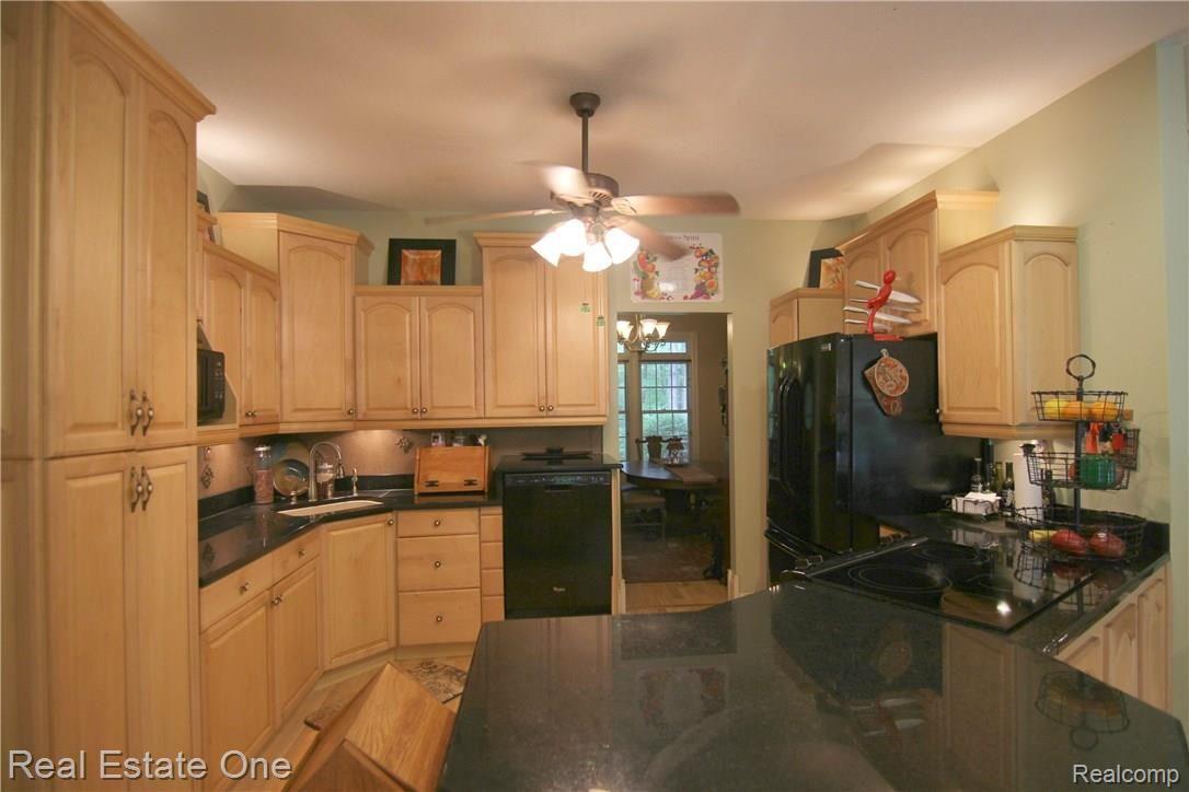 29223 Crawford Road Romulus, MI 48174 - Photo 17 of 36 jCrawford Rd Kitchen 2.jpg