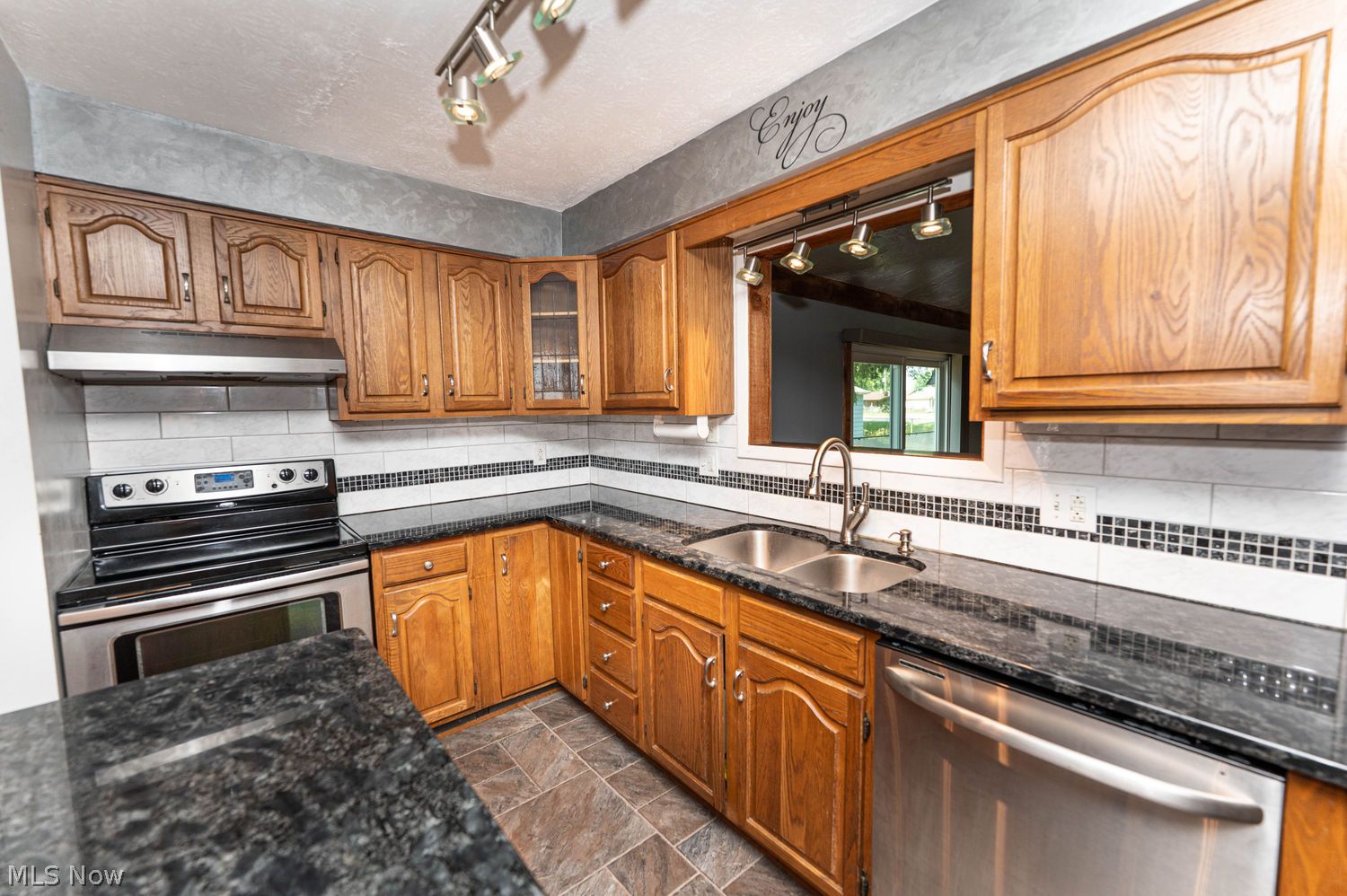 916 Center Road Eastlake, OH 44095 - Photo 8 of 39 Eat-in kitchen with loads of counter and cabinet space
