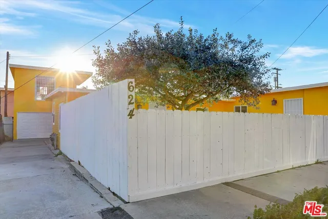 a view of a back yard of the house