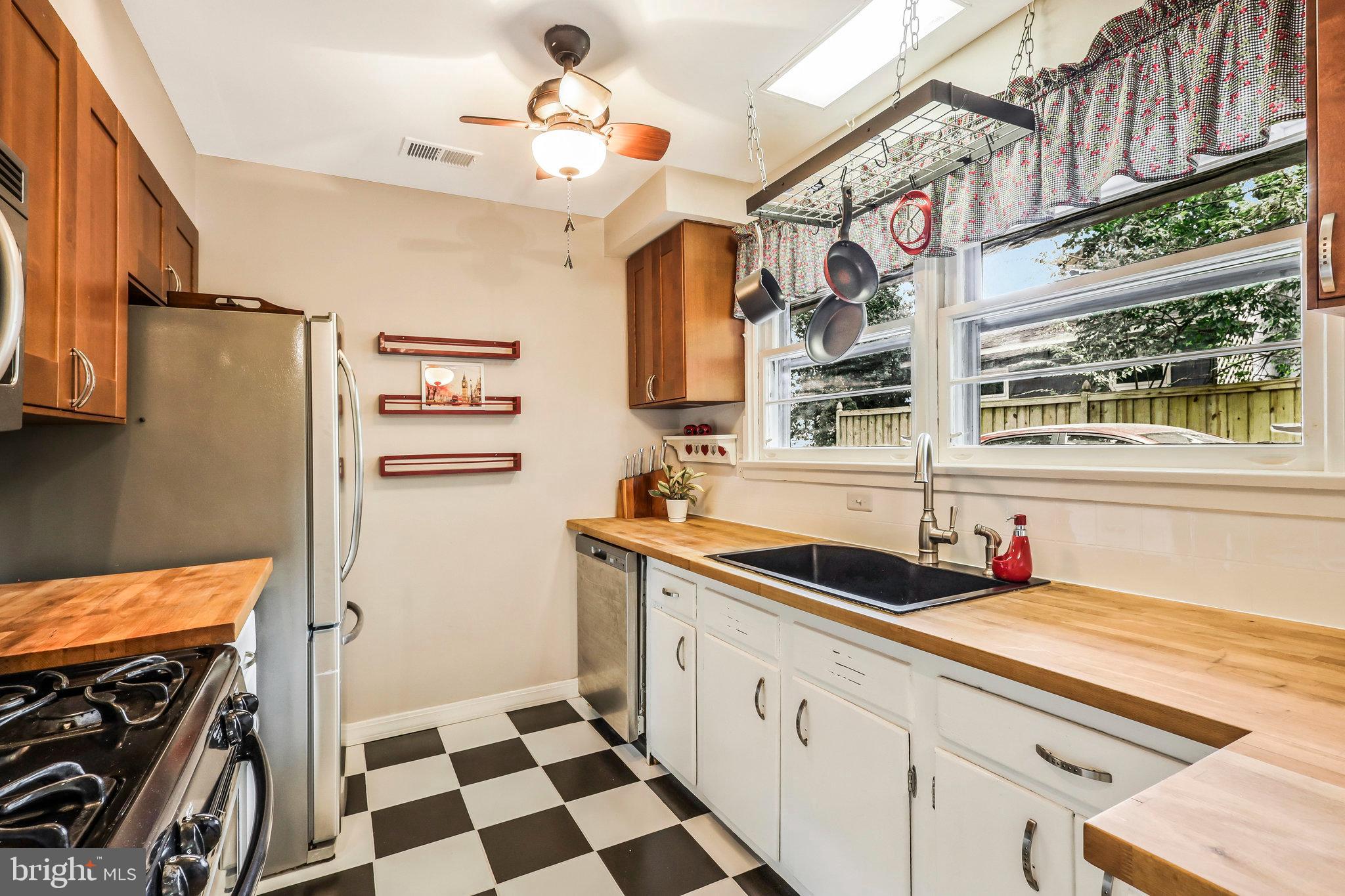 3132 Manor Road Falls Church, VA 22042 - Photo 8 of 29 Kitchen