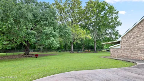 $375,000 | 334 Meche Road, Carencro, LA 70520
