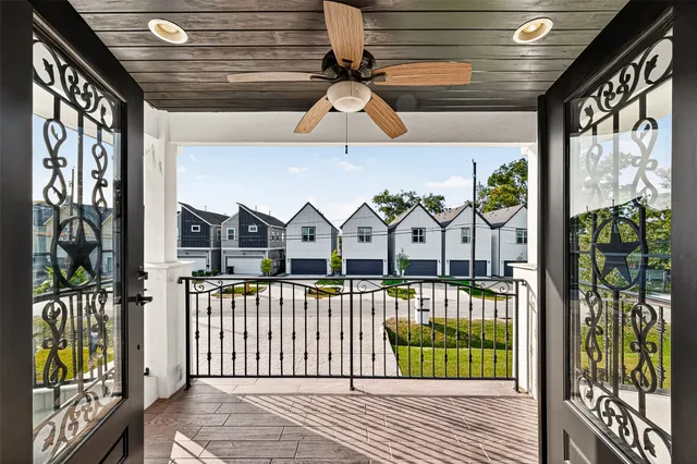 a view of a livingroom with a ceiling fan & hardwood floor