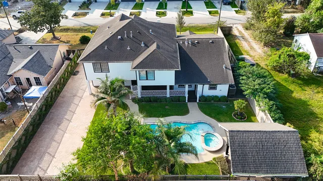 $859,000 | 312 Marcella Street, Houston, TX 77091