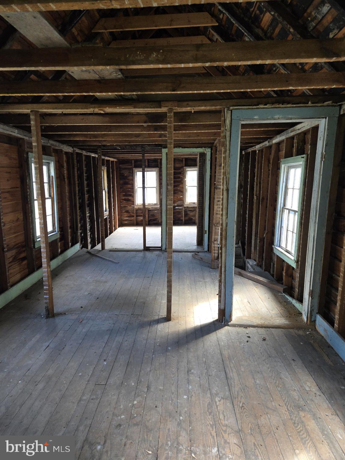 511 High Street Cambridge, MD 21613 - Photo 2 of 12 an entryway of a room with wooden floor