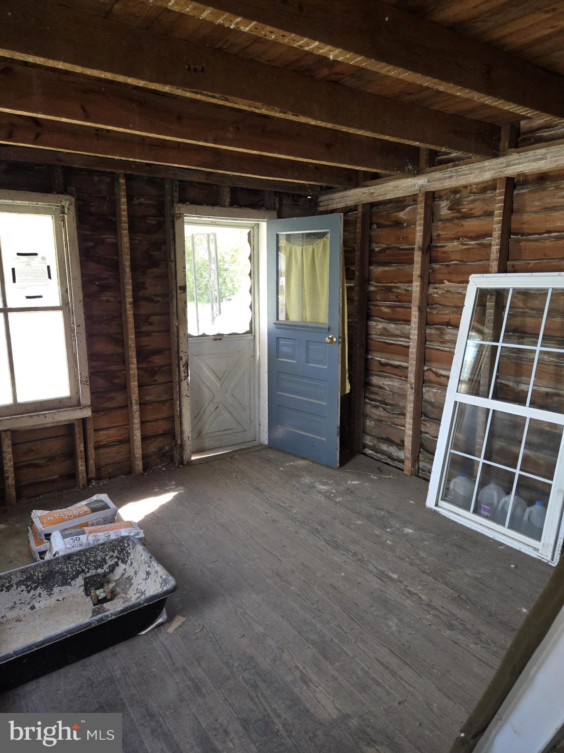 511 High Street Cambridge, MD 21613 - Photo 6 of 12 a room with furniture and window